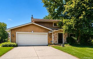 22783 Shadowglen Drive, Farmington Hills, MI 48335