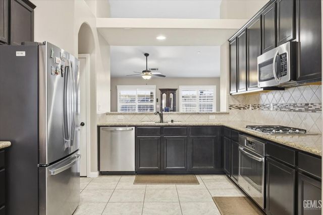 13512 Deerlodge Court, Bakersfield, CA 93314