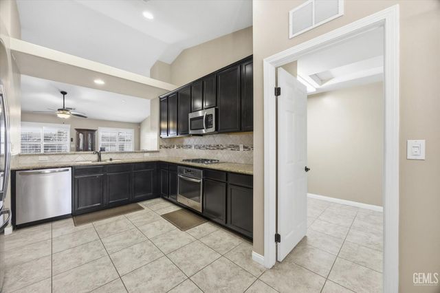 13512 Deerlodge Court, Bakersfield, CA 93314
