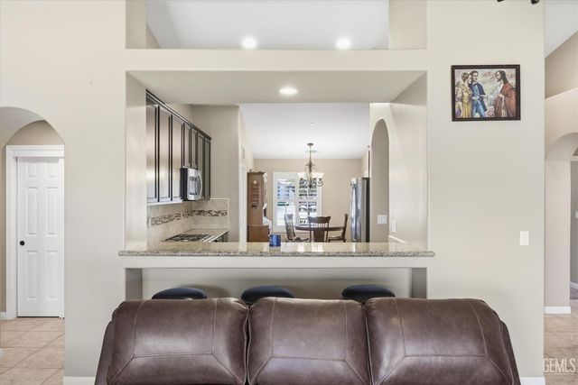 13512 Deerlodge Court, Bakersfield, CA 93314