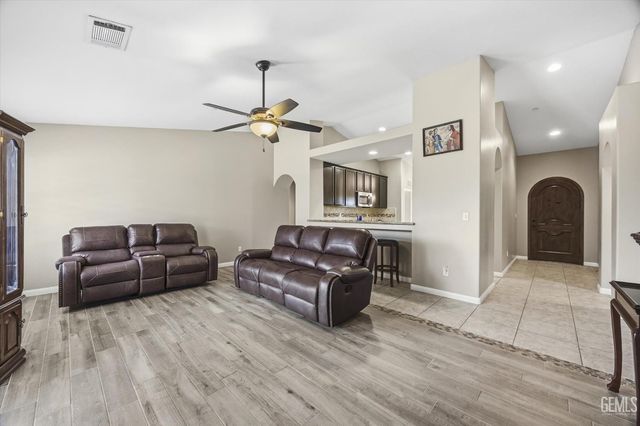 13512 Deerlodge Court, Bakersfield, CA 93314