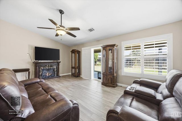 13512 Deerlodge Court, Bakersfield, CA 93314