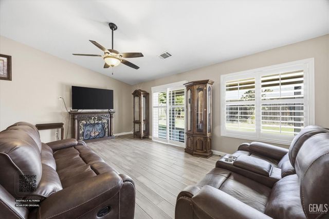 13512 Deerlodge Court, Bakersfield, CA 93314