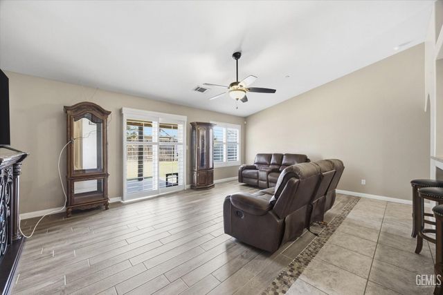13512 Deerlodge Court, Bakersfield, CA 93314