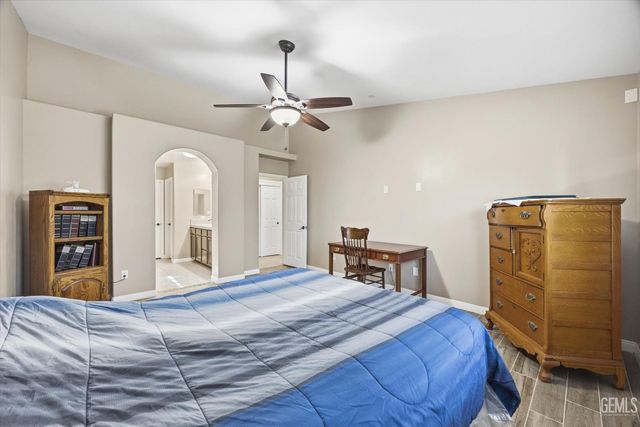 13512 Deerlodge Court, Bakersfield, CA 93314