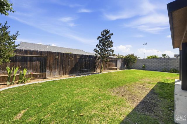 13512 Deerlodge Court, Bakersfield, CA 93314