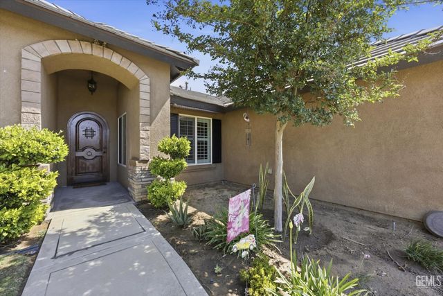 13512 Deerlodge Court, Bakersfield, CA 93314