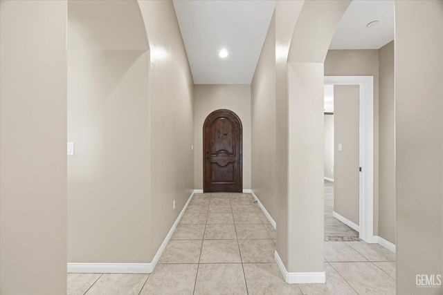 13512 Deerlodge Court, Bakersfield, CA 93314