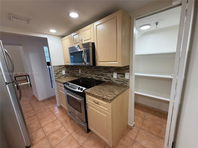 10641 SW 108 AVE 3I, Miami, FL 33176