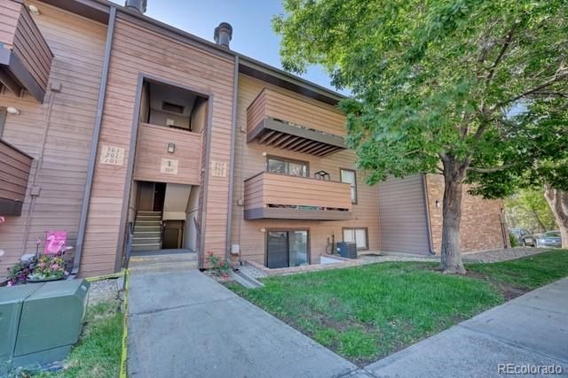 209 Wright Street 302, Lakewood, CO 80228