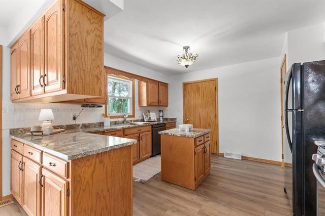 1764 Oakridge COURT, Menasha, WI 54952