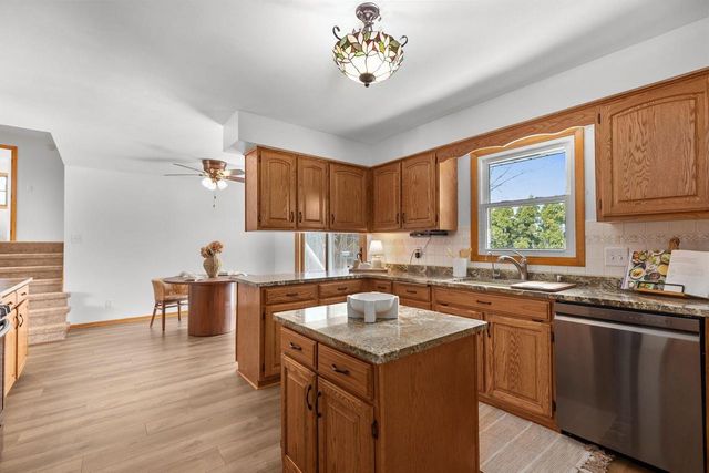 1764 Oakridge COURT, Menasha, WI 54952