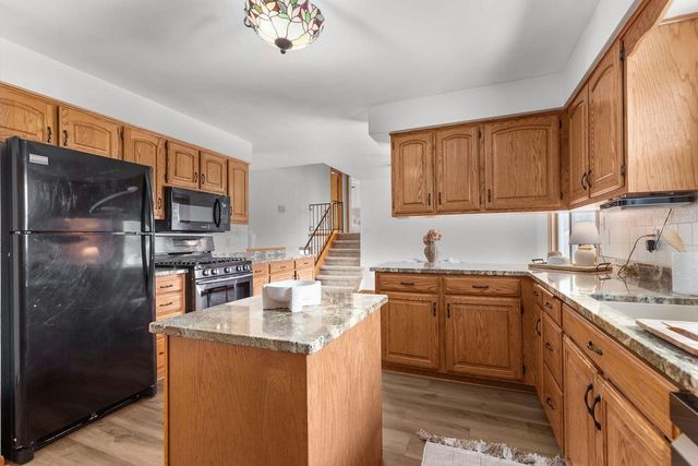 1764 Oakridge COURT, Menasha, WI 54952