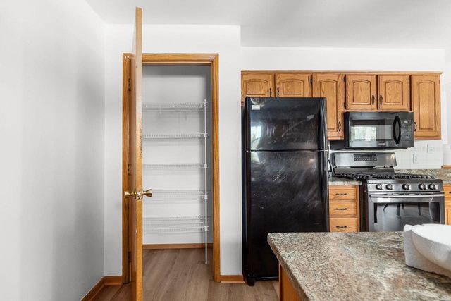 1764 Oakridge COURT, Menasha, WI 54952