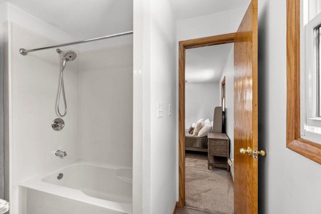 1764 Oakridge COURT, Menasha, WI 54952