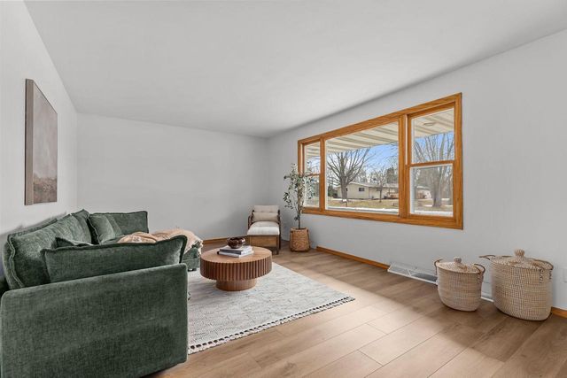 1764 Oakridge COURT, Menasha, WI 54952