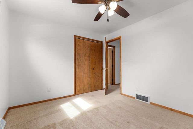 1764 Oakridge COURT, Menasha, WI 54952