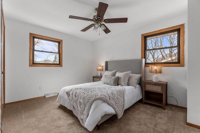 1764 Oakridge COURT, Menasha, WI 54952