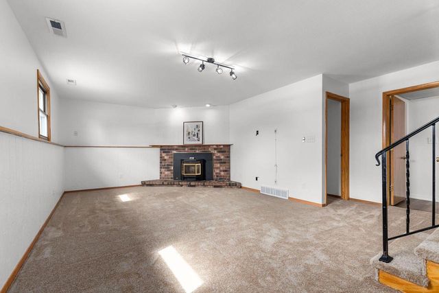 1764 Oakridge COURT, Menasha, WI 54952