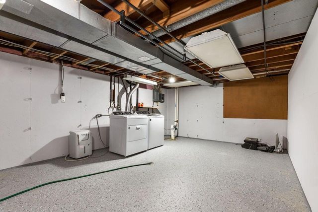 1764 Oakridge COURT, Menasha, WI 54952