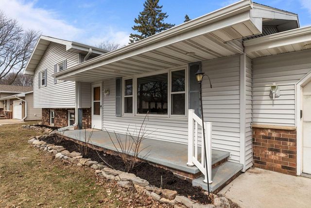 1764 Oakridge COURT, Menasha, WI 54952