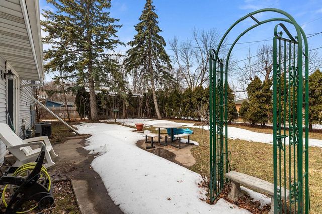 1764 Oakridge COURT, Menasha, WI 54952