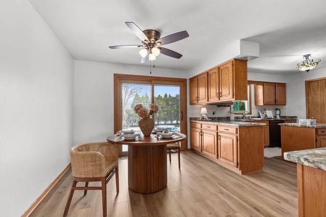 1764 Oakridge COURT, Menasha, WI 54952