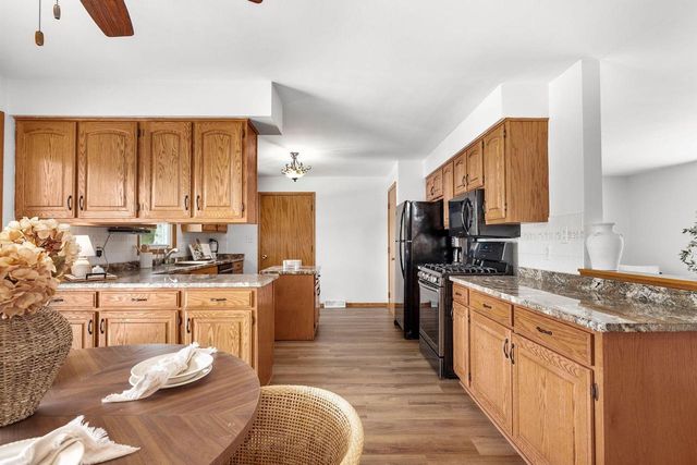 1764 Oakridge COURT, Menasha, WI 54952