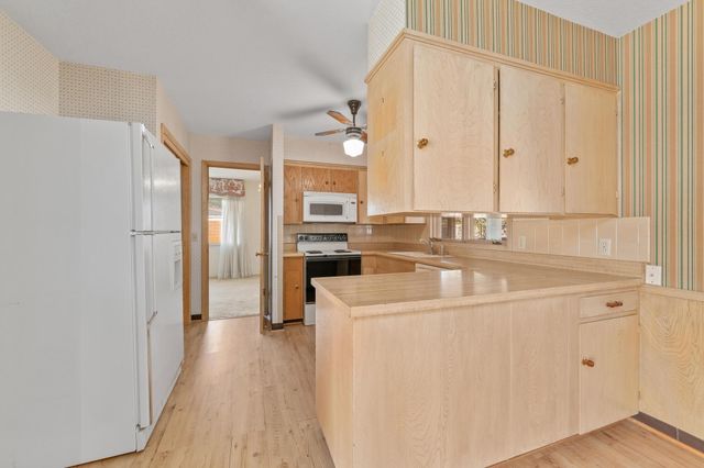 1301 N Arrowhead Dr, Wichita, KS 67203