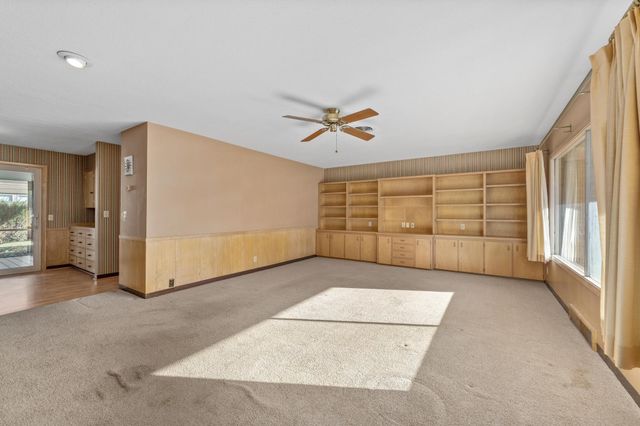 1301 N Arrowhead Dr, Wichita, KS 67203