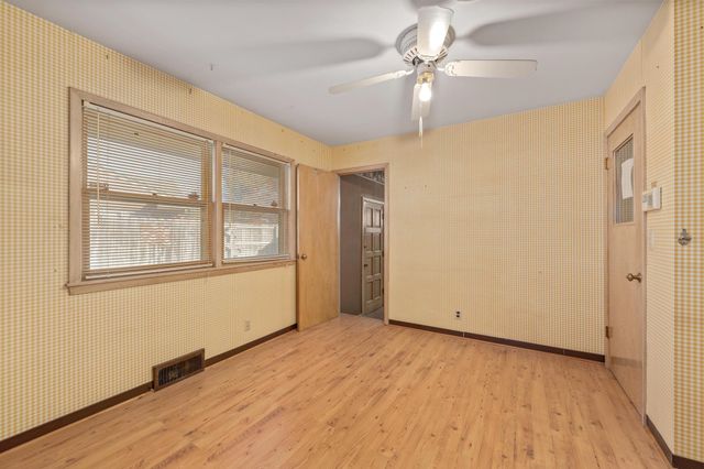 1301 N Arrowhead Dr, Wichita, KS 67203