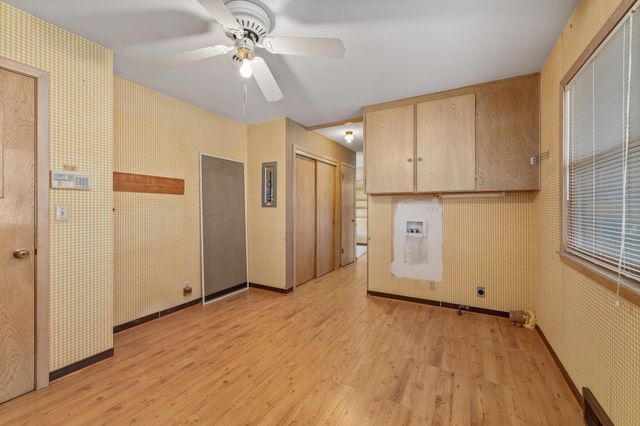 1301 N Arrowhead Dr, Wichita, KS 67203