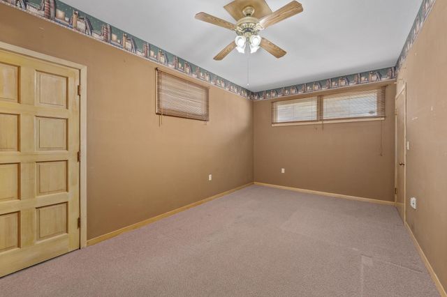 1301 N Arrowhead Dr, Wichita, KS 67203