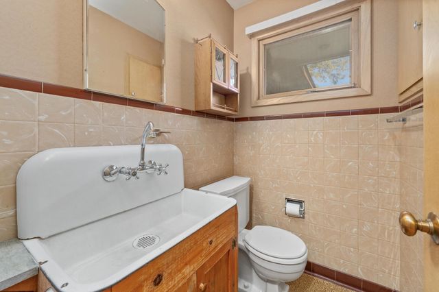 1301 N Arrowhead Dr, Wichita, KS 67203