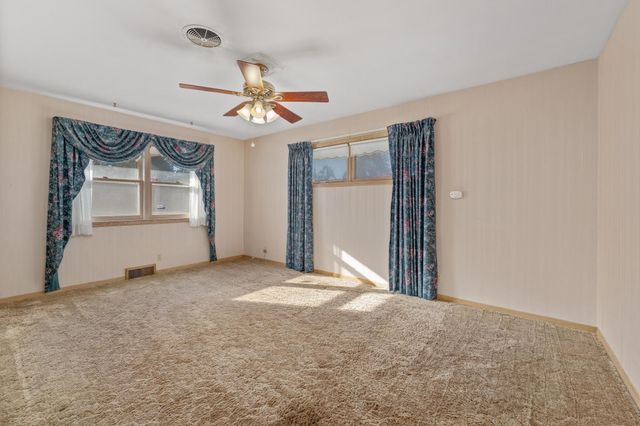 1301 N Arrowhead Dr, Wichita, KS 67203