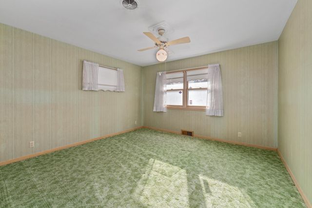 1301 N Arrowhead Dr, Wichita, KS 67203