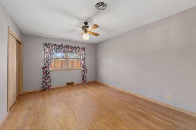 1301 N Arrowhead Dr, Wichita, KS 67203