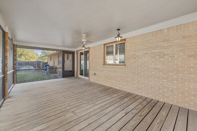 1301 N Arrowhead Dr, Wichita, KS 67203