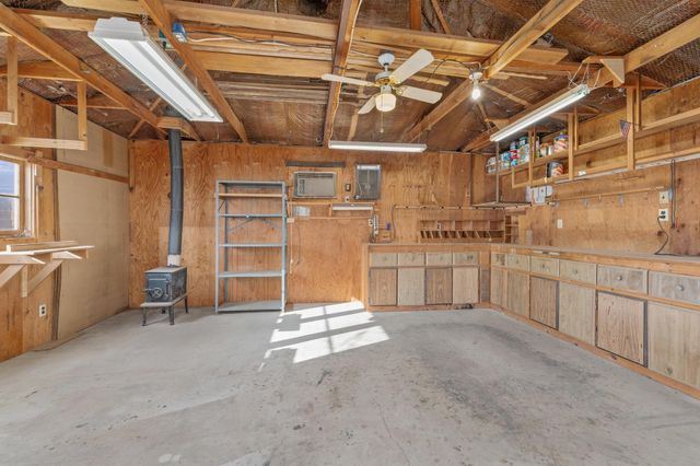 1301 N Arrowhead Dr, Wichita, KS 67203