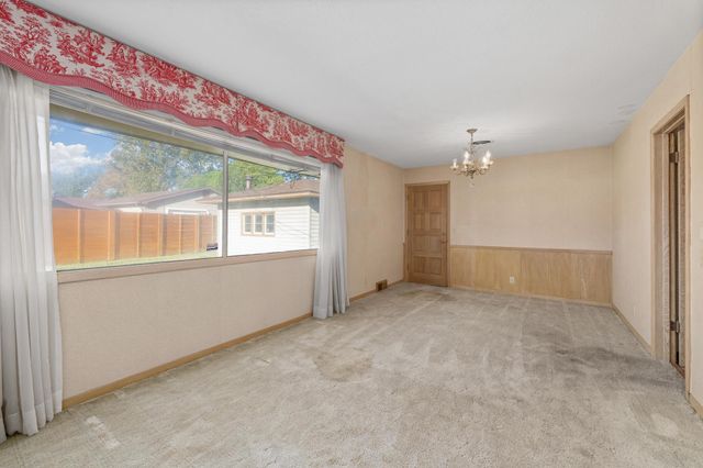 1301 N Arrowhead Dr, Wichita, KS 67203