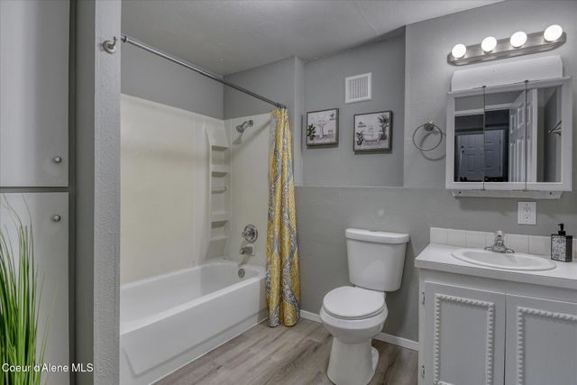 2574 W Fairway Dr, Coeur D'alene, ID 83815