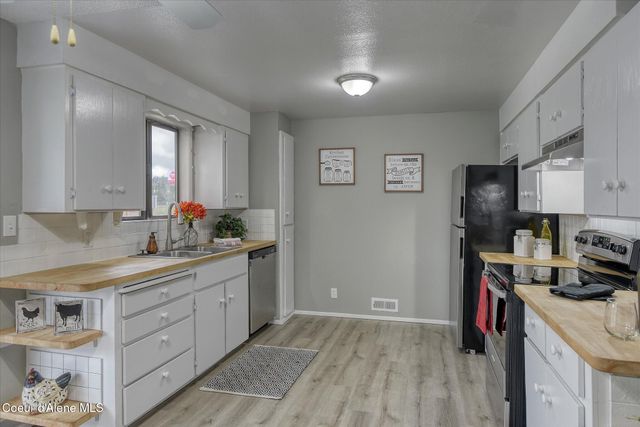 2574 W Fairway Dr, Coeur D'alene, ID 83815