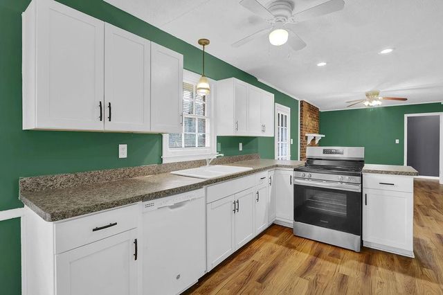 886 Oakhill Court, Stone Mountain, GA 30087