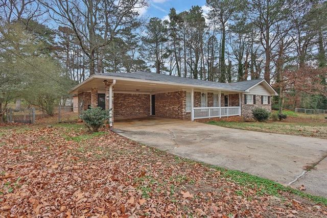 886 Oakhill Court, Stone Mountain, GA 30087