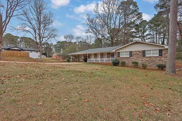886 Oakhill Court, Stone Mountain, GA 30087