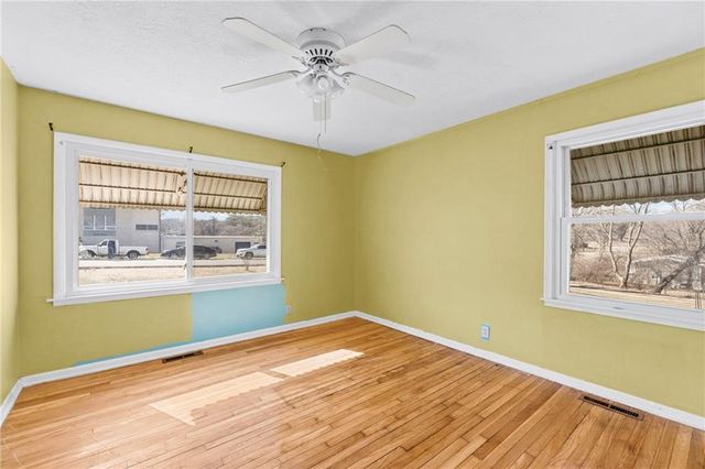 622 W Nickell Avenue, Independence, MO 64050