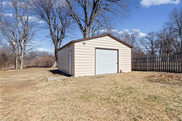 622 W Nickell Avenue, Independence, MO 64050