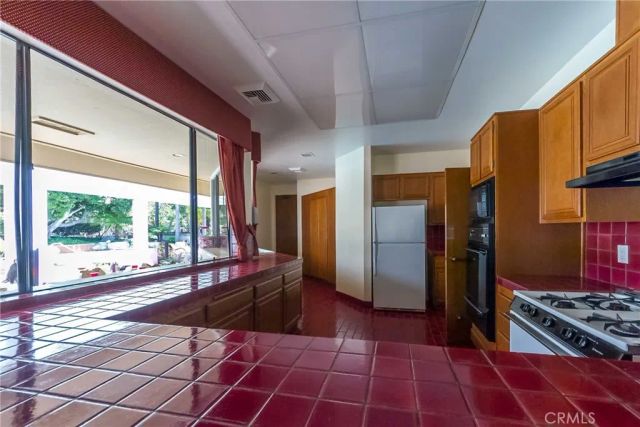 2577 Plaza Del Amo 737, Torrance, CA 90503
