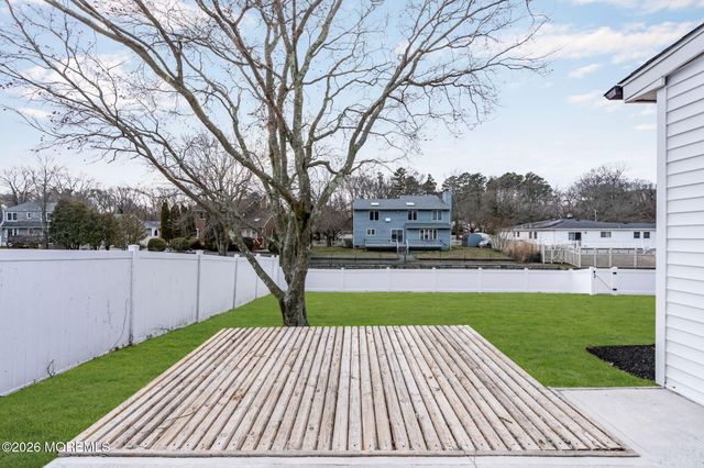 684 Brookside Drive, Toms River, NJ 08753