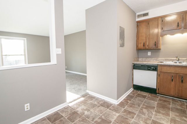 807 Golfview Pl Apt C, Clarksville, TN 37043